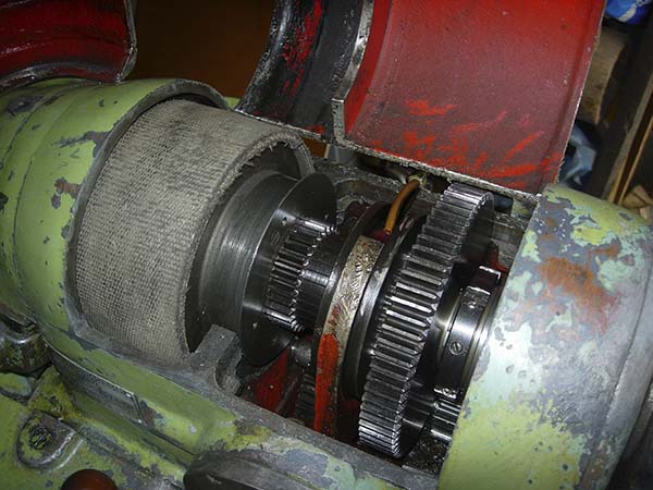 Фото токарно-гвинторізного верстата Т135в